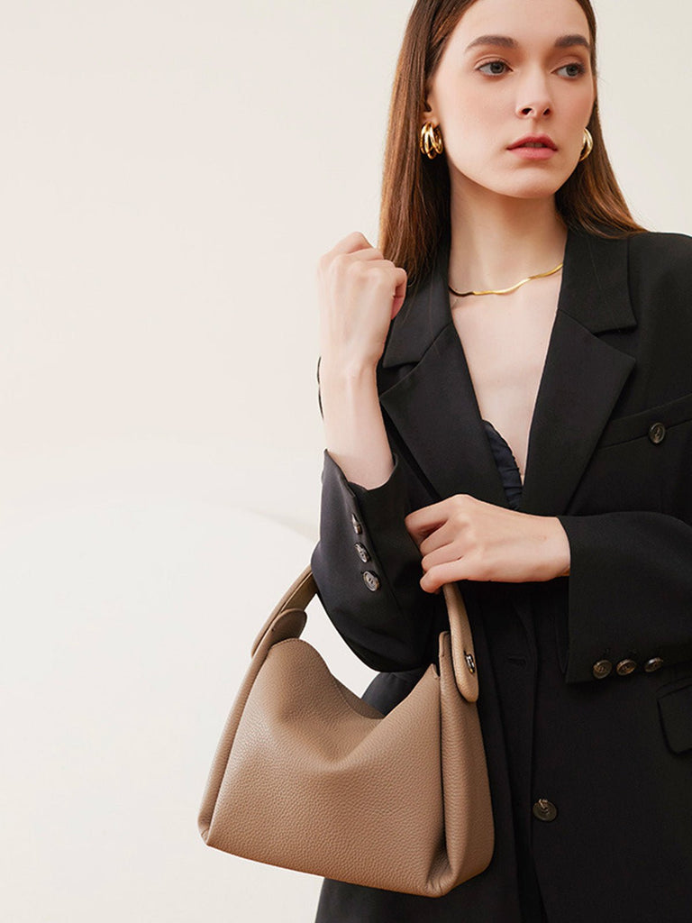 Sac à main en cuir souple femme, sac bandoulière cuir grainé, sac à main moyen format, look moderne et original, modèle Kéfrine - Sac à main - Beige