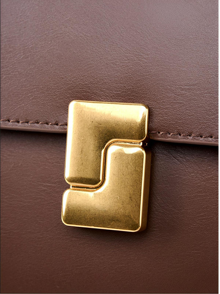 Sac à main en simili vegan, design rétro, fermeture métallique, porté épaule, élégant et pratique, modèle Carine - Sac à main - Café