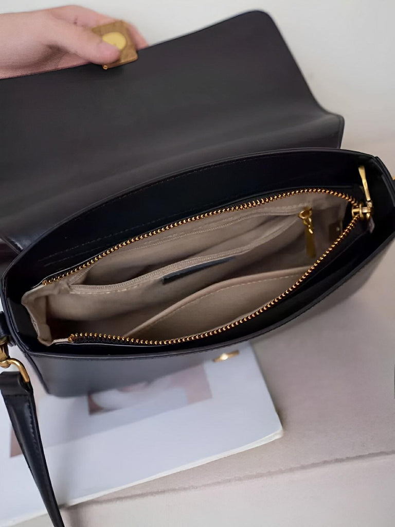 Sac à main en simili vegan, design rétro, fermeture métallique, porté épaule, élégant et pratique, modèle Carine - Sac à main - Noir