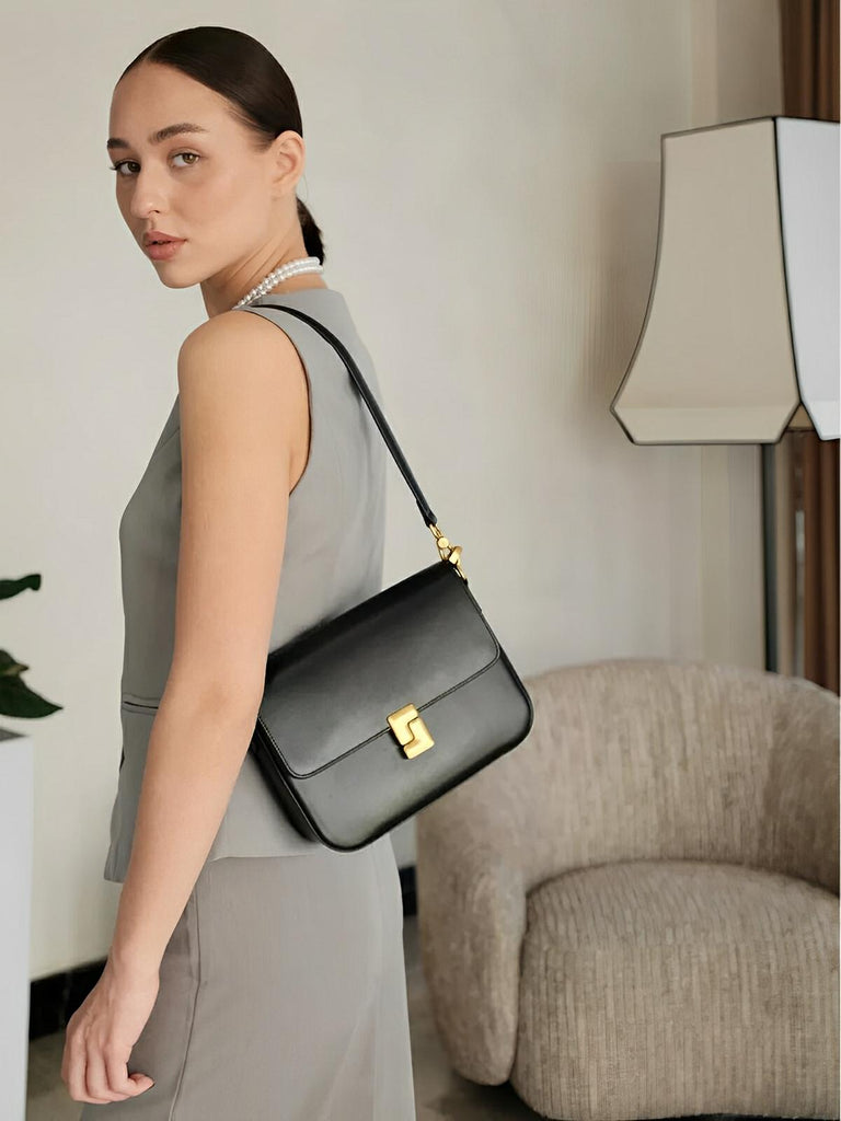 Sac à main en simili vegan, design rétro, fermeture métallique, porté épaule, élégant et pratique, modèle Carine - Sac à main - Noir