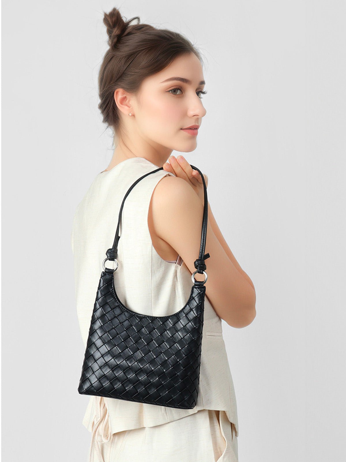 Sac à main épaule cuir tressé, bandoulière réglable, format compact, fermeture magnétique, look minimaliste, modèle Jessica - Sac à main - Noir