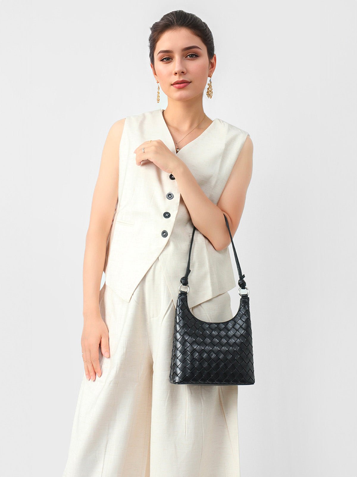 Sac à main épaule cuir tressé, bandoulière réglable, format compact, fermeture magnétique, look minimaliste, modèle Jessica - Sac à main - Noir