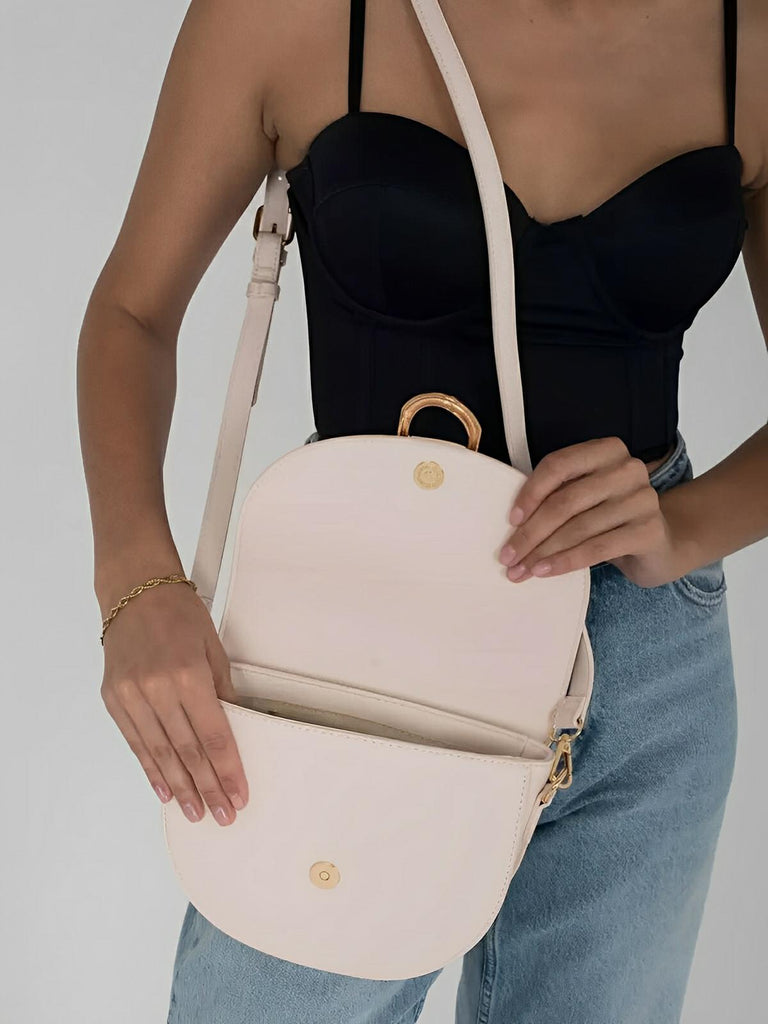 Sac à main femme compact, simili vegan, boucle décorative, pratique et tendance, modèle Kitty - Sac Bandoulière - Blanc