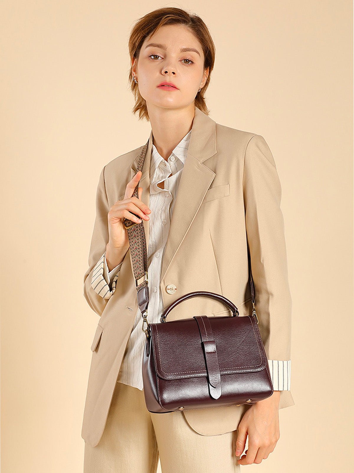 Sac à main femme cuir, bandoulière amovible, format compact, rabat magnétique, design vintage, modèle Junissa - Sac à main - Café