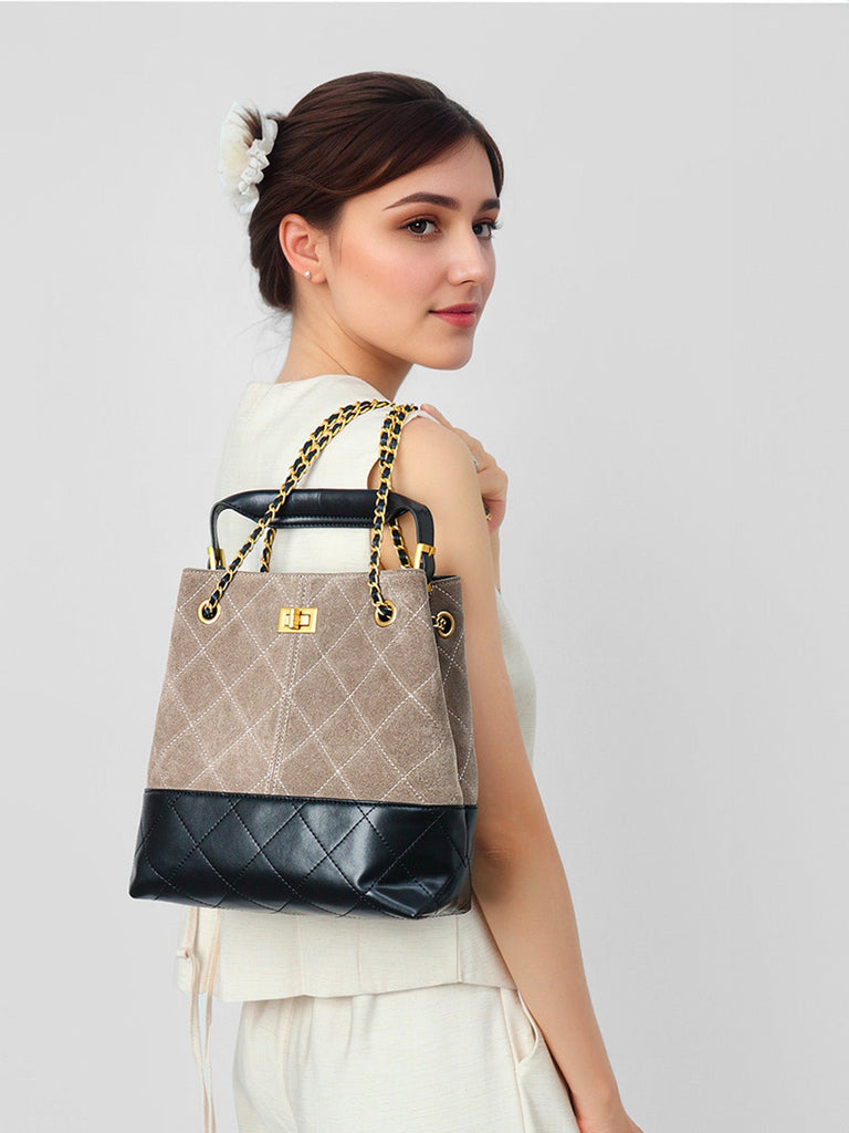 Sac à main femme cuir suédé, style luxe, chaîne dorée, forme seau, anse réglable, incontournable, modèle Ombeline - Sac à main - Gris