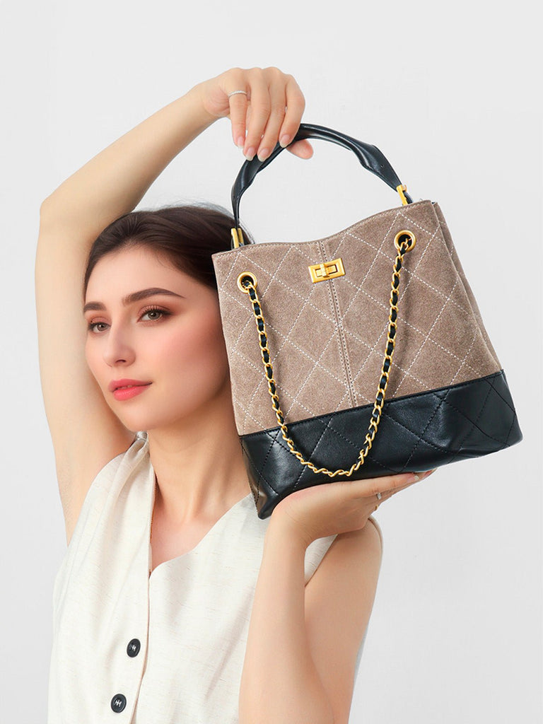 Sac à main femme cuir suédé, style luxe, chaîne dorée, forme seau, anse réglable, incontournable, modèle Ombeline - Sac à main - Gris