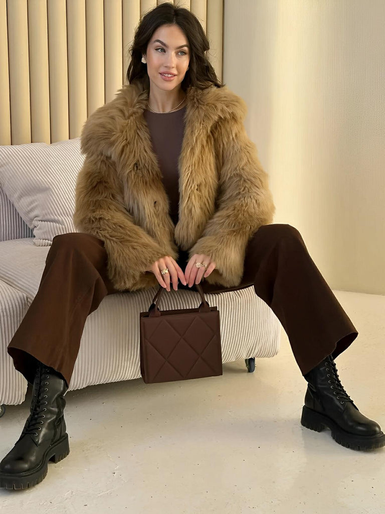 Sac à main femme, design matelassé, porté main et bandoulière, simili vegan, compact et moderne, modèle Hanna - Sac à main - Marron