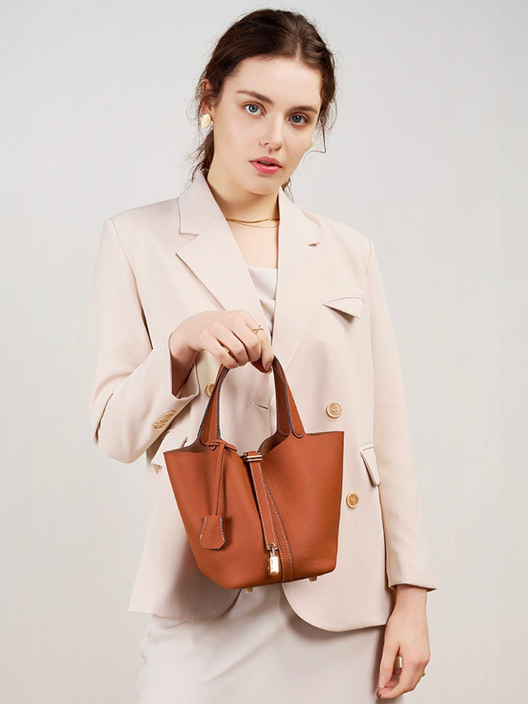 Sac à main seau en cuir, sac main femme, cabas luxe quotidien, sac cadenas, sac mode chic, modèle Elcia - Sac à main - Marron