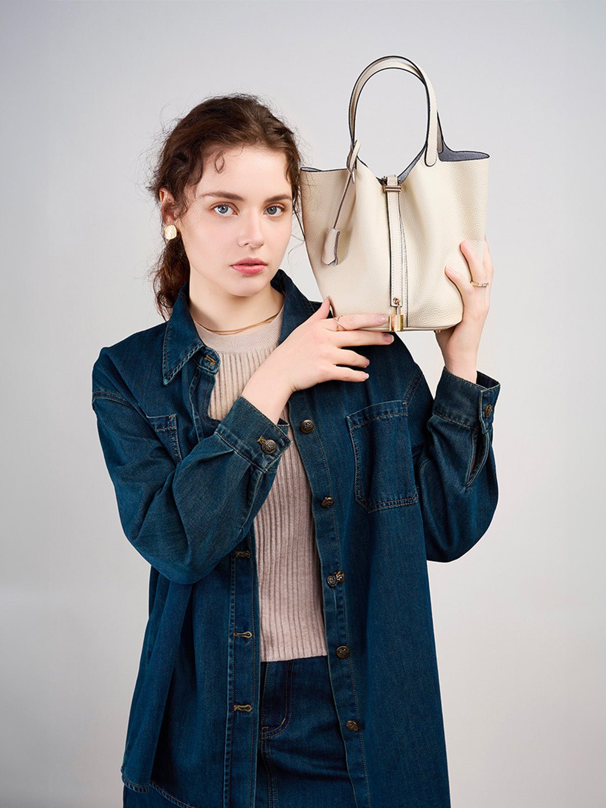 Sac à main seau en cuir, sac main femme, cabas luxe quotidien, sac cadenas, sac mode chic, modèle Elcia - Sac à main - Blanc