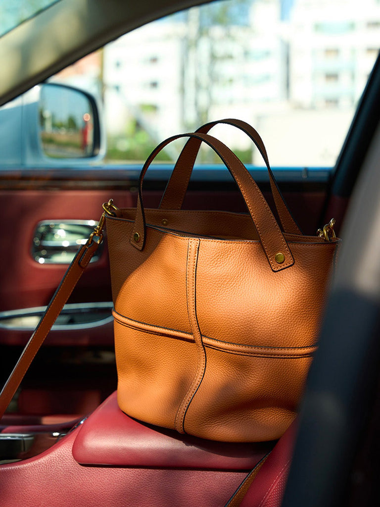 Sac à main souple en cuir femme, sac seau moyen format, sac bandoulière amovible, sac chic et tendance, modèle Aroune - Sac à main - Marron