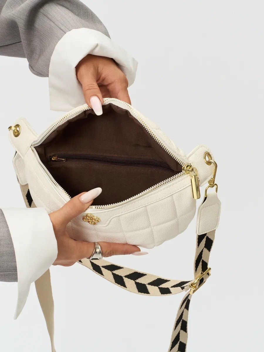 Sac banane femme, sacoche épaule, cuir vegan matelassé, anse réglable, fermeture zippée, style géométrique, modèle Elmire - Sacoche - Blanc