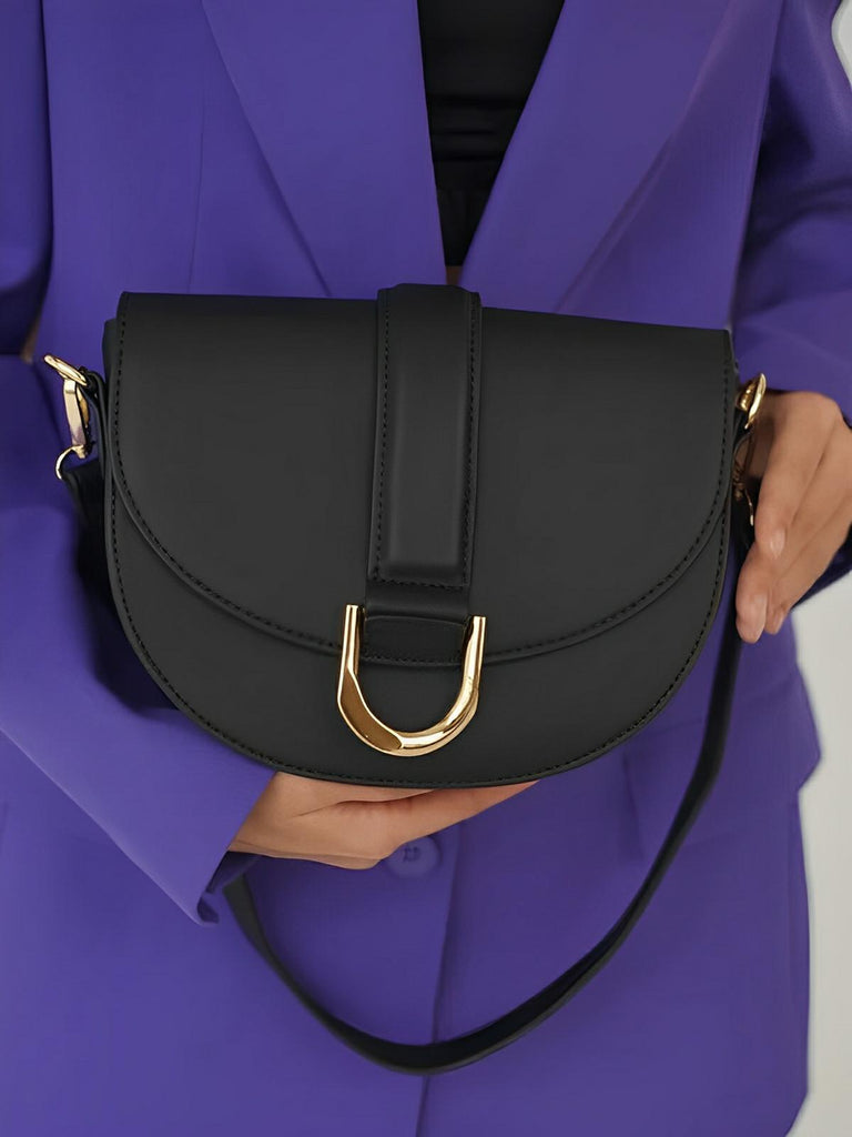 Sac bandoulière femme compact, simili vegan, boucle décorative, pratique et tendance, modèle Kitty - Sac Bandoulière - Noir