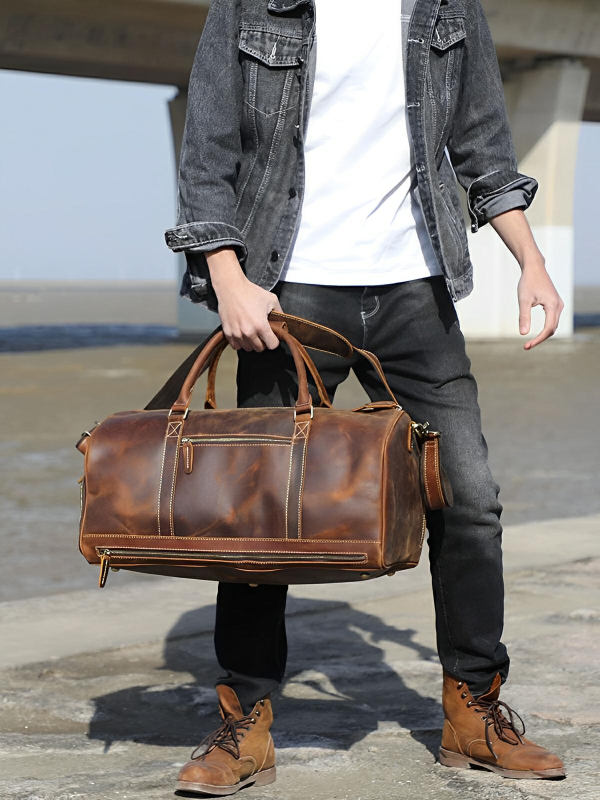 Sac de voyage cuir vintage avec compartiment à chaussures, bandoulière réglable et poches multiples, modèle Urbin - Sac de voyage - Marron