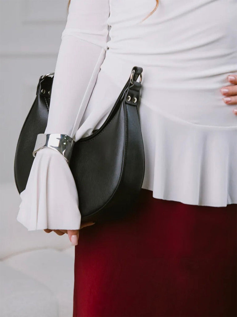 Sac demi - lune femme, épaule, poignet, forme baguette, fermeture zippée, simili vegan, sac tendance femme, modèle Adrienne - Sac à main - Noir