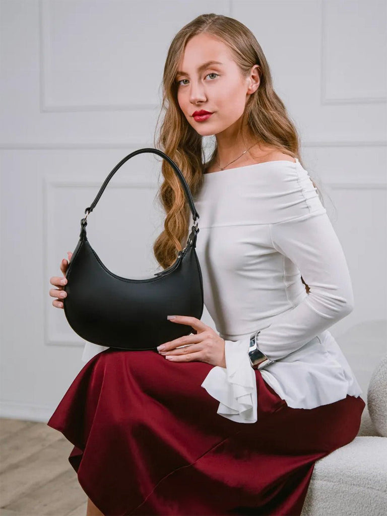 Sac demi - lune femme, épaule, poignet, forme baguette, fermeture zippée, simili vegan, sac tendance femme, modèle Adrienne - Sac à main - Noir