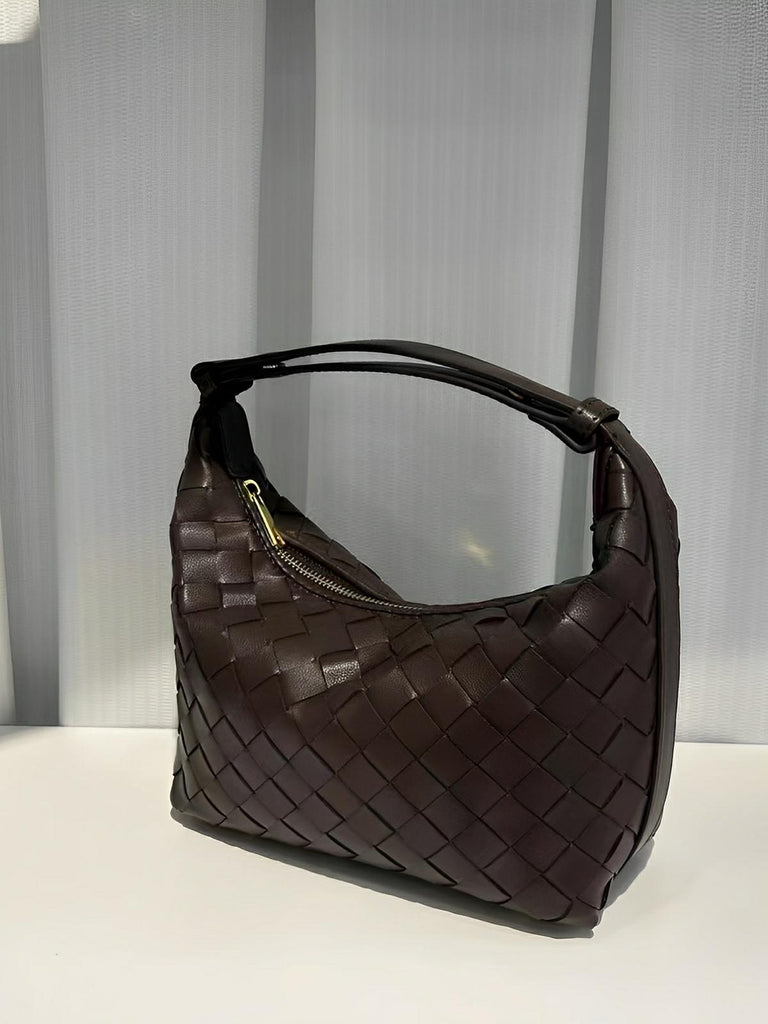 Sac en simili vegan tressé femme, sac baguette épaule et main, design luxe, format compact, tendance 2025, modèle Juliette - Sac à main - Café