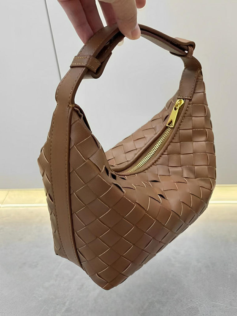 Sac en simili vegan tressé femme, sac baguette épaule et main, design luxe, format compact, tendance 2025, modèle Juliette - Sac à main - Marron