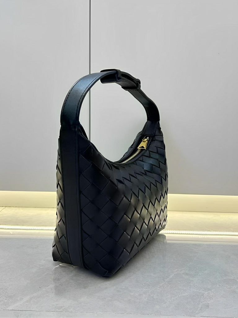 Sac en simili vegan tressé femme, sac baguette épaule et main, design luxe, format compact, tendance 2025, modèle Juliette - Sac à main - Noir