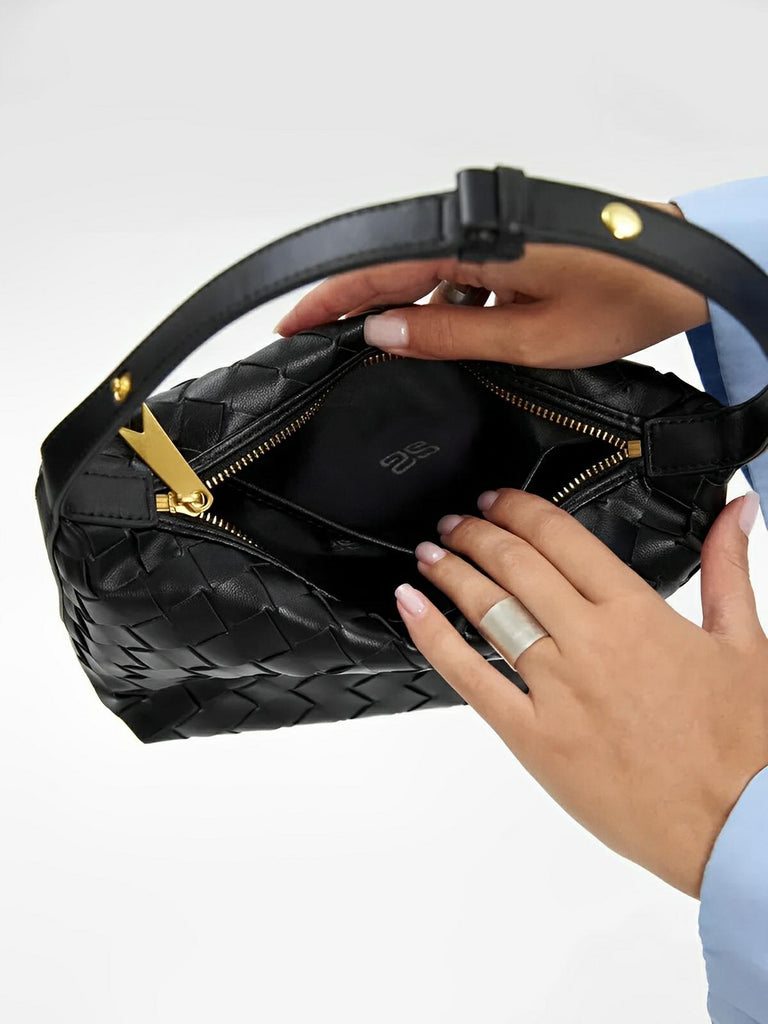 Sac en simili vegan tressé femme, sac baguette épaule et main, design luxe, format compact, tendance 2025, modèle Juliette - Sac à main - Noir