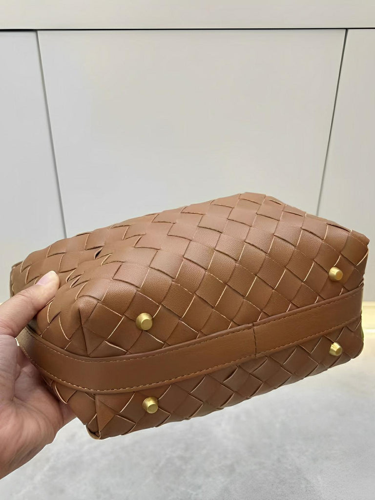 Sac en simili vegan tressé femme, sac baguette épaule et main, design luxe, format compact, tendance 2025, modèle Juliette - Sac à main - Marron