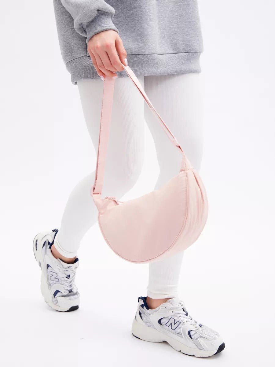 Sacoche nylon femme, sac demi - lune, sac bandoulière léger, sac de poitrine, sac streetwear y2k, modèle Josina - Sacoche - Rose