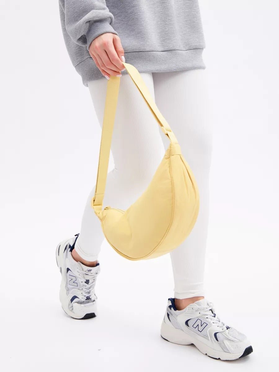 Sacoche nylon femme, sac demi - lune, sac bandoulière léger, sac de poitrine, sac streetwear y2k, modèle Josina - Sacoche - Jaune
