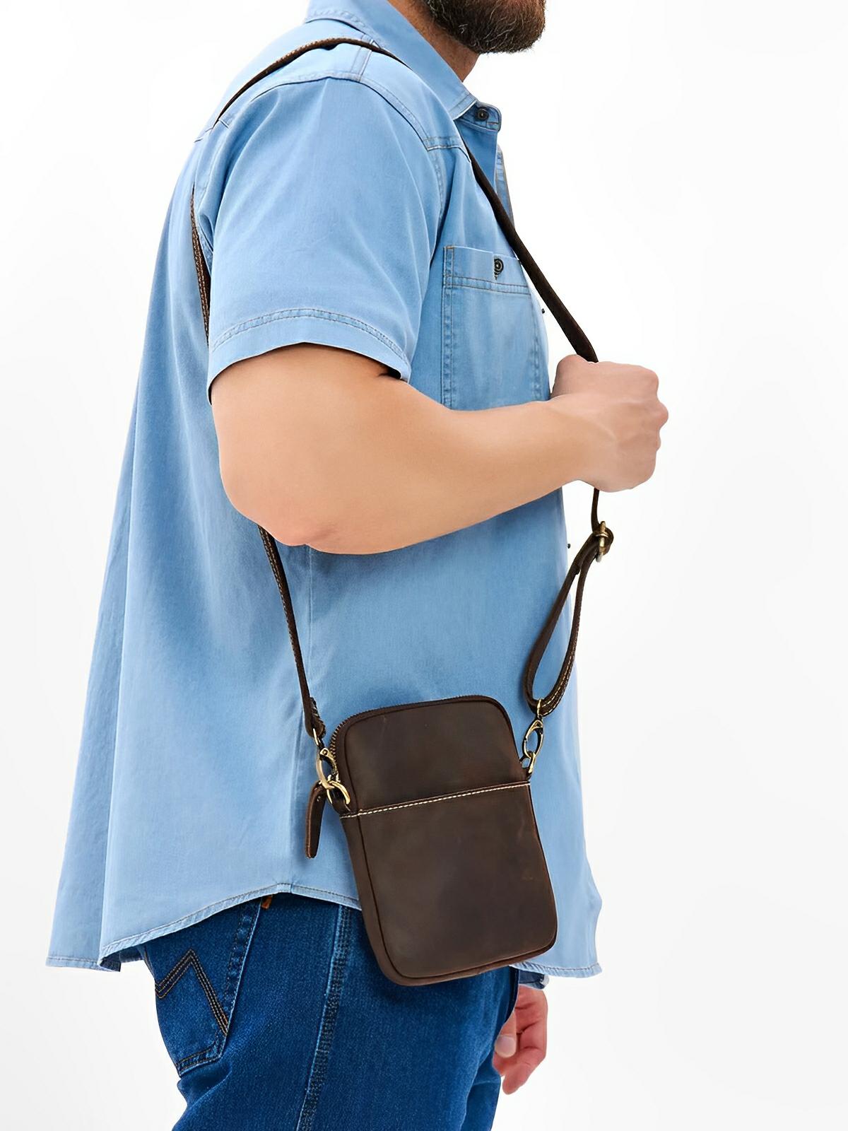 Sacoche plate en cuir homme, format pochette minimaliste, modèle Orphé - Sacoche - Café
