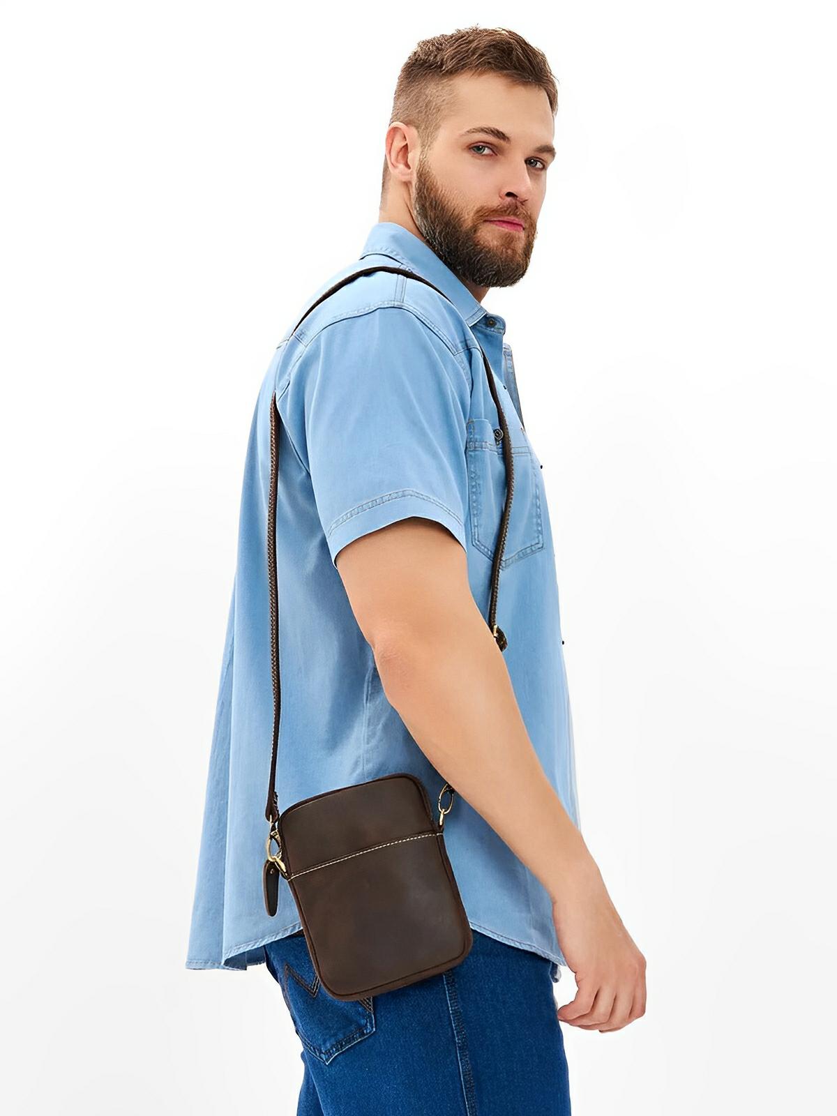 Sacoche plate en cuir homme, format pochette minimaliste, modèle Orphé - Sacoche - Café