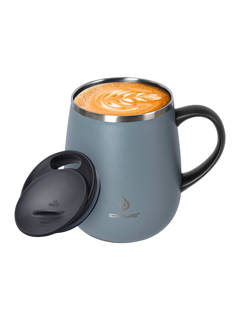 Tasse isotherme gamme IDEUS, mug inox double paroi, 470 ml, couvercle étanche, conservation chaud froid, anse ergonomique, sans BPA, design nordique, usage bureau ou voyage, modèle Aker - Gourde et Thermos - Gris