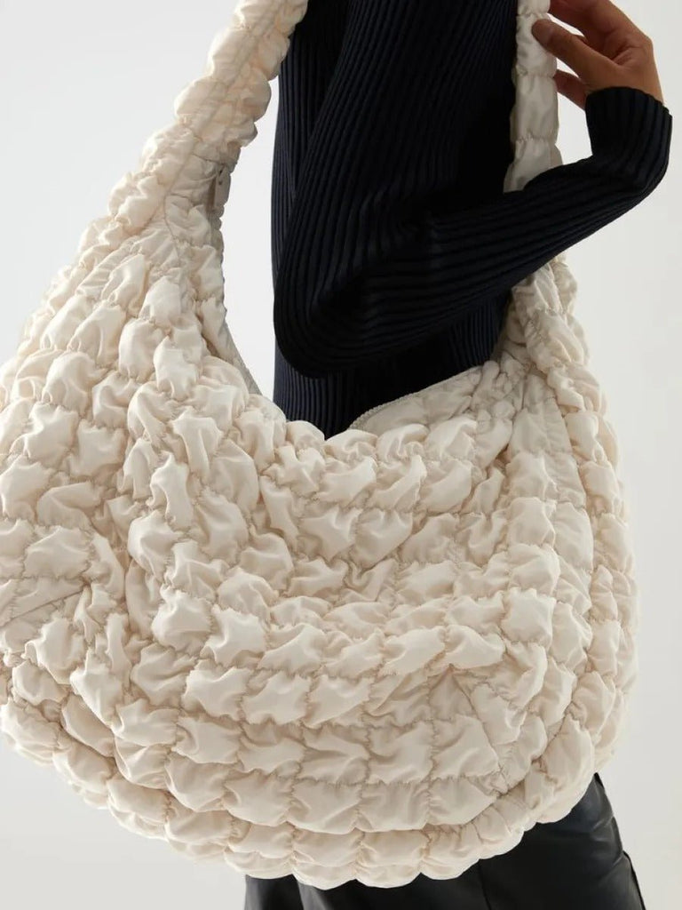 Tote - bag nuage oversize, sac matelassé, sac bandoulière doux, sac hobo rembourré, sac fourre - tout moderne, style Y2K, modèle Catherine - Tote - bag - Blanc