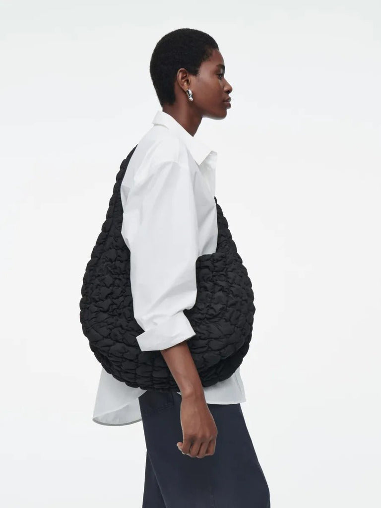 Tote - bag nuage oversize, sac matelassé, sac bandoulière doux, sac hobo rembourré, sac fourre - tout moderne, style Y2K, modèle Catherine - Tote - bag - Noir