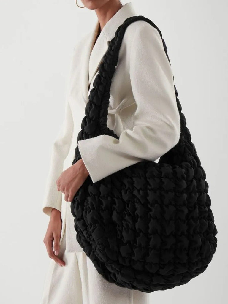 Tote - bag nuage oversize, sac matelassé, sac bandoulière doux, sac hobo rembourré, sac fourre - tout moderne, style Y2K, modèle Catherine - Tote - bag - Noir