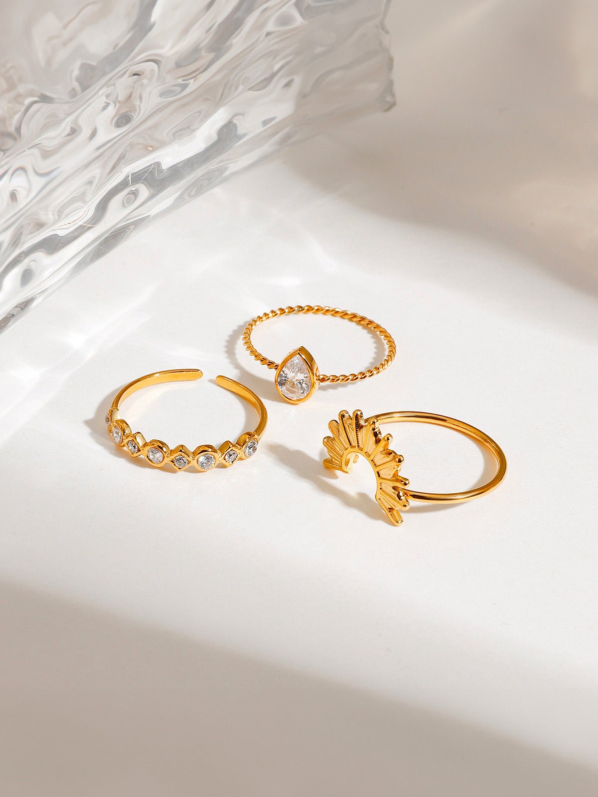 Trio de bagues soleil, bague goutte zircon, bague fine torsadée, bague sertie, dorée en acier inoxydable, modèle Alana - Bague - Or