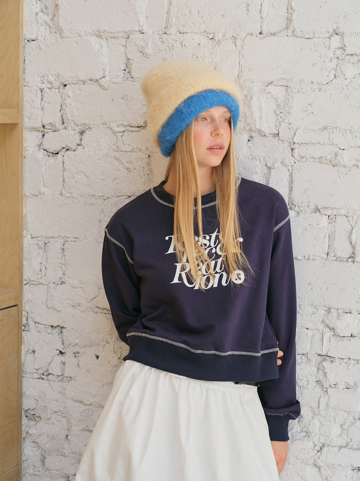 Bonnet en laine mohair d'alpaga duveteux, toucher doux et chaud, look épuré et moderne, couleur unie ou contrastée, parfait pour l’hiver, modèle Skia
