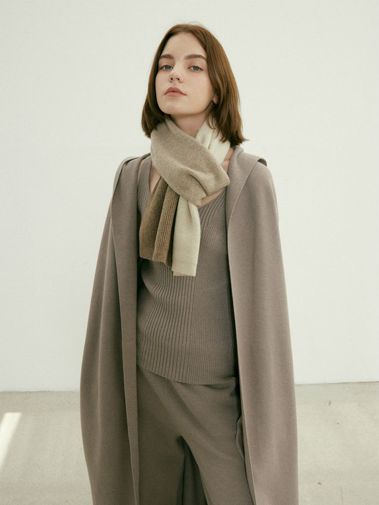 Écharpe femme hiver, design asymétrique, laine douce beige, tricot patchwork moderne, accessoire chaud stylé, modèle Cafrie