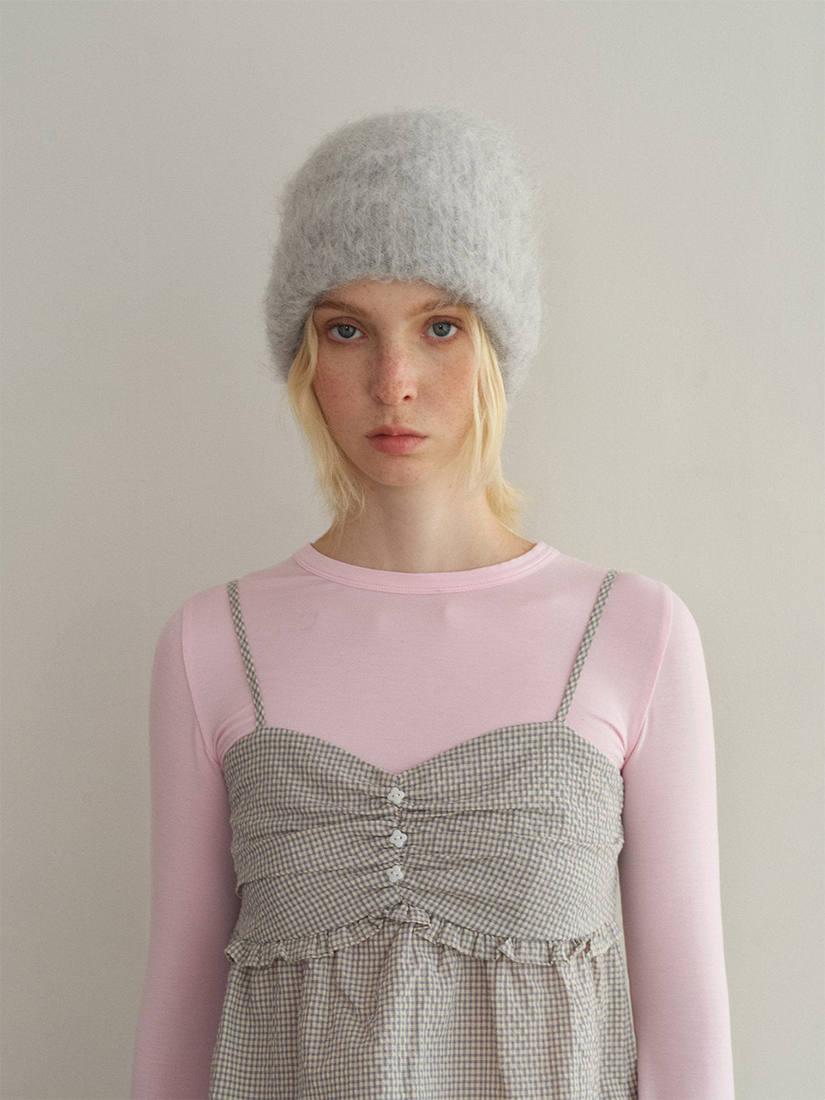 Bonnet en laine mohair d'alpaga duveteux, toucher doux et chaud, look épuré et moderne, couleur unie ou contrastée, parfait pour l’hiver, modèle Skia