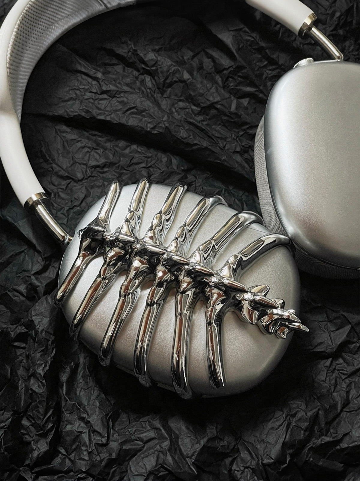 AirPods Max coque décorative, design original, structure métallique argentée, protection rigide 3D, accessoire audio tendance, modèle Beltus - Accessoire AirPods Max - Argent