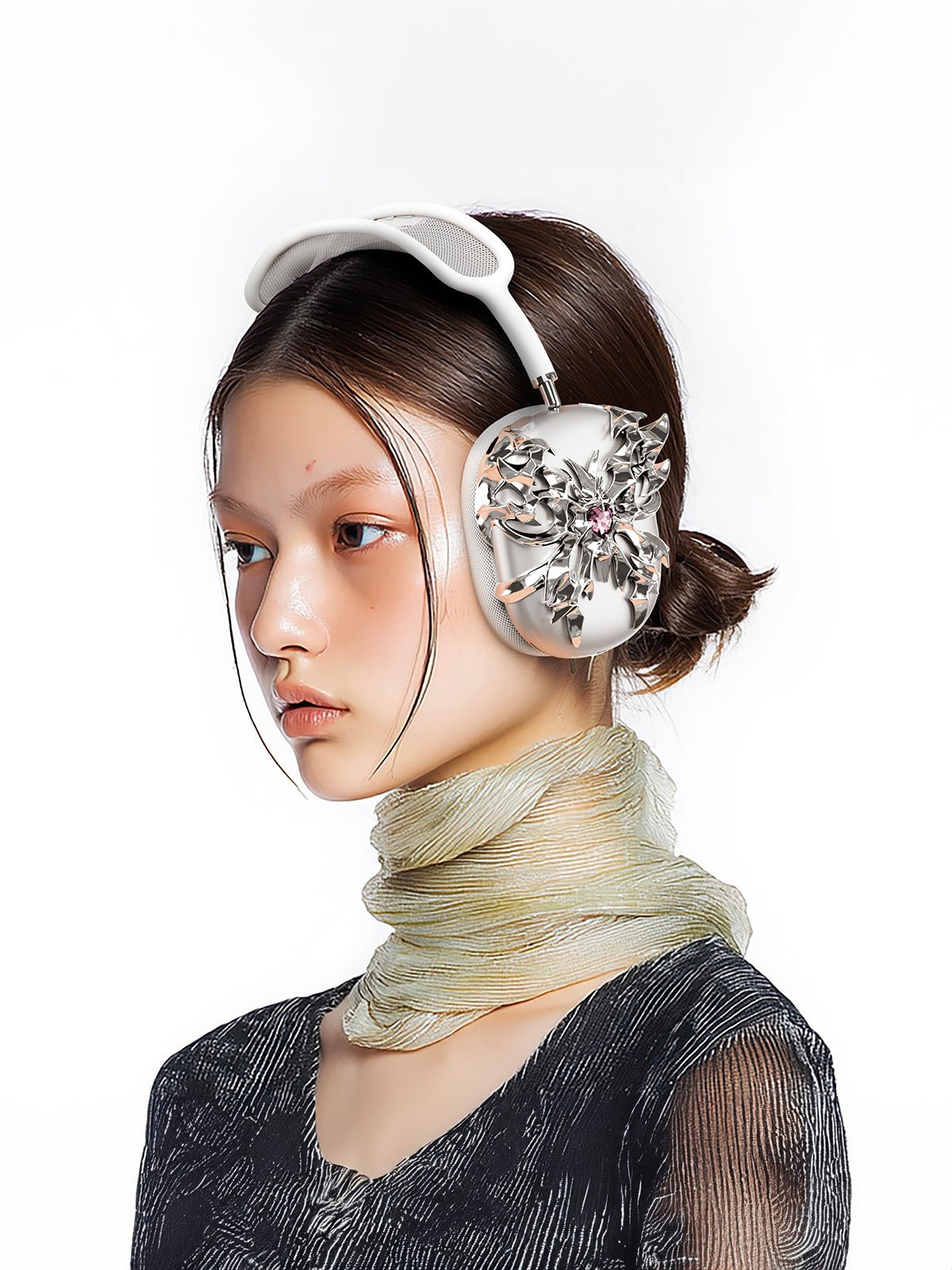 AirPods Max coque rigide décorative, protection gothique 3D, papillon cœur incrusté cristal, design original, accessoire luxe Apple, style artistique résine, modèle Padrionne - Accessoire AirPods Max - Argent