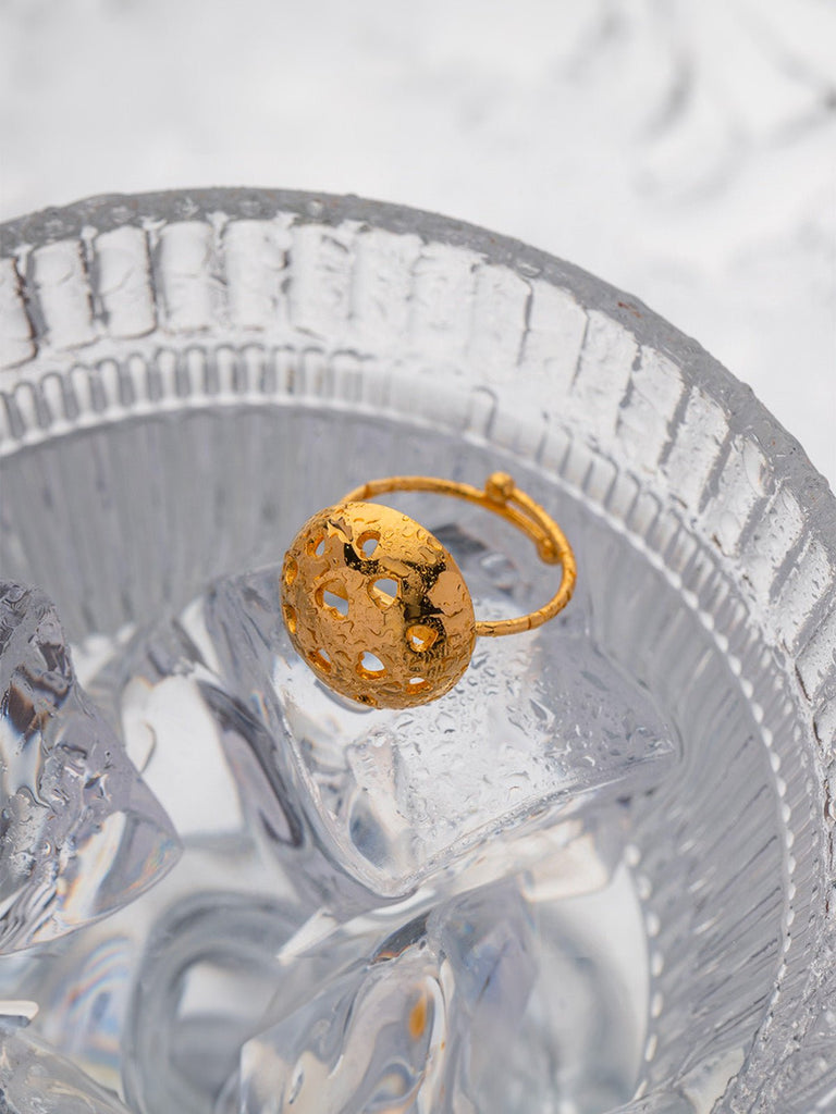 Bague cœur dorée, forme dôme ajourée, acier inoxydable, ajustable, design ins, modèle Clarisse - Bague - Or