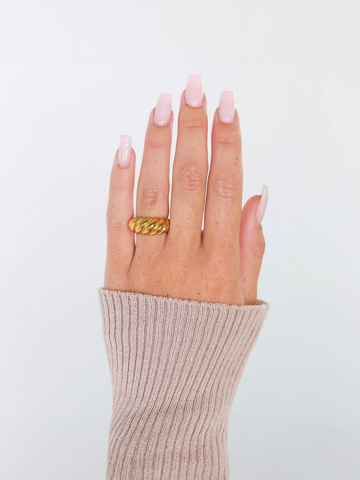 Bague femme acier inoxydable or 18K, style géométrique ondulé, bijoux tendance, mode urbaine, multi tailles, modèle Jorelle - Bague - Or XXS
