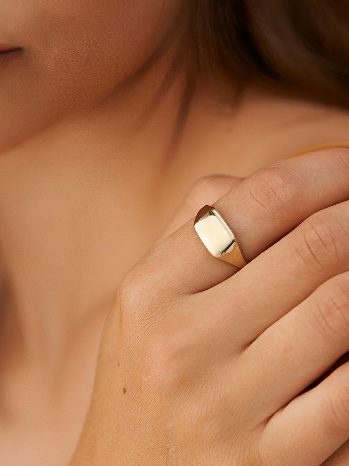 Bague femme acier inoxydable, surface lisse, gravure personnalisée, plaqué or 18K, style géométrique, modèle Joane - Bague - Or XXS