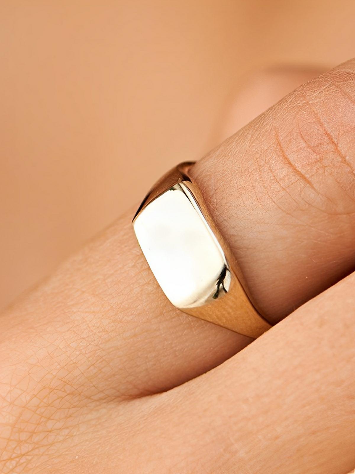 Bague femme acier inoxydable, surface lisse, gravure personnalisée, plaqué or 18K, style géométrique, modèle Joane - Bague - Or XXS