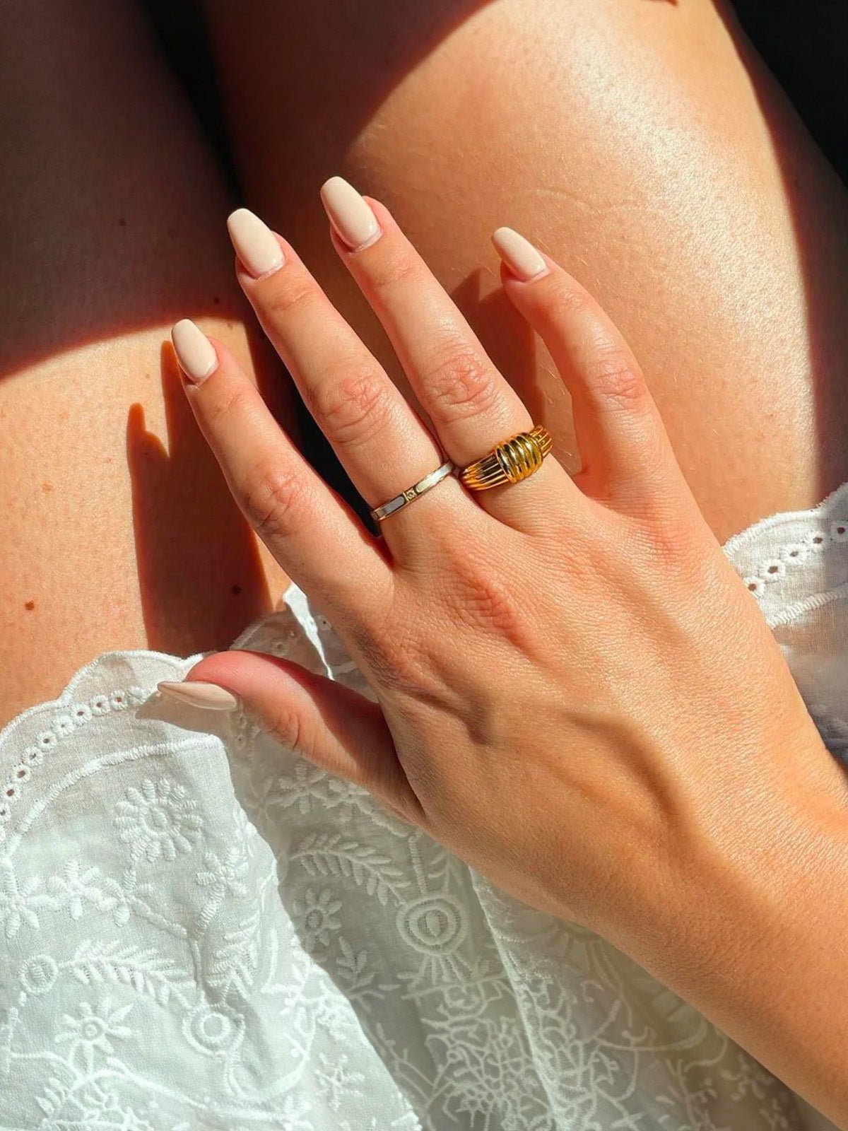 Bague fine en titane femme, or 18K, nacre blanche, zircon, style minimaliste, modèle Dorida - Bague - Or XXXS