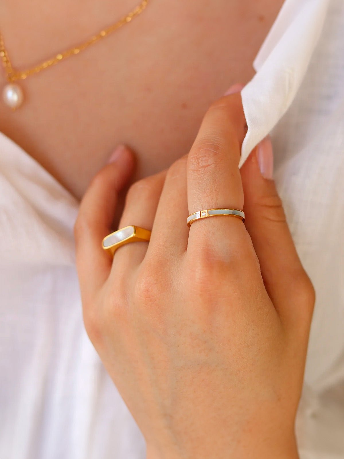 Bague fine en titane femme, or 18K, nacre blanche, zircon, style minimaliste, modèle Dorida - Bague - Or XXXS