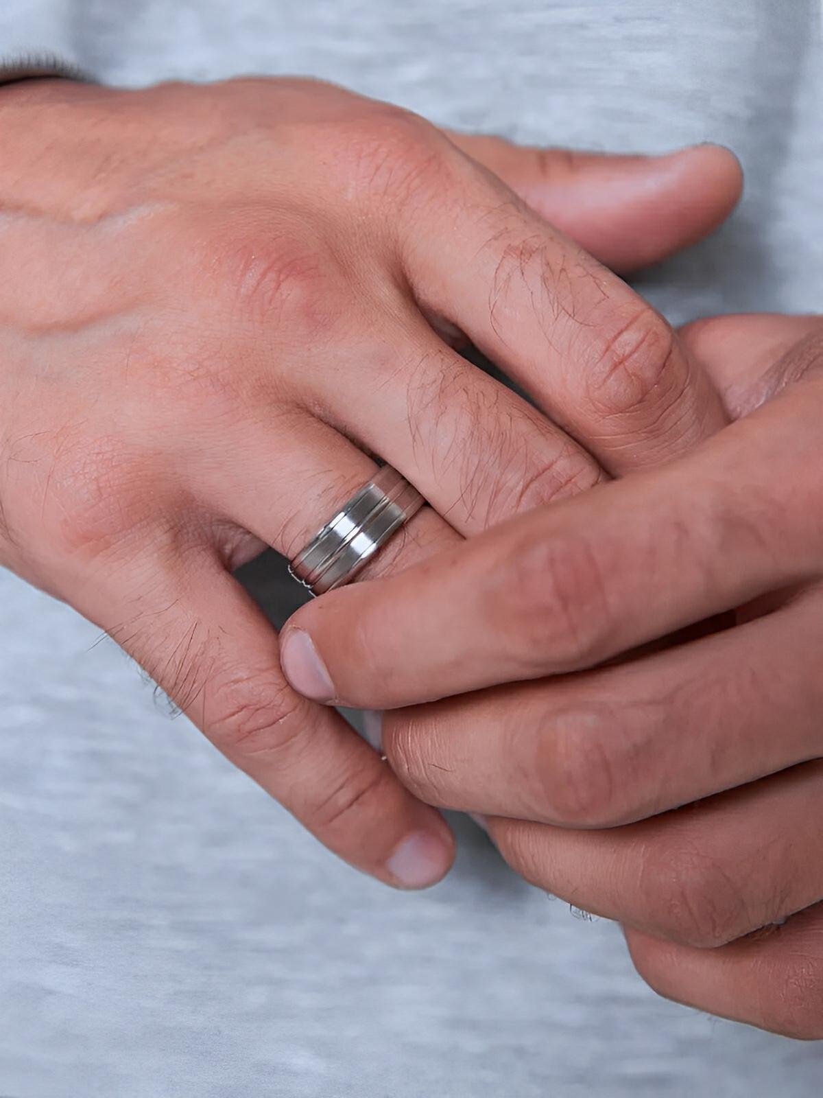 Bague homme en acier inoxydable, anneau moderne et raffiné, style masculin, modèle Ilyes - Bague - Argent XXS