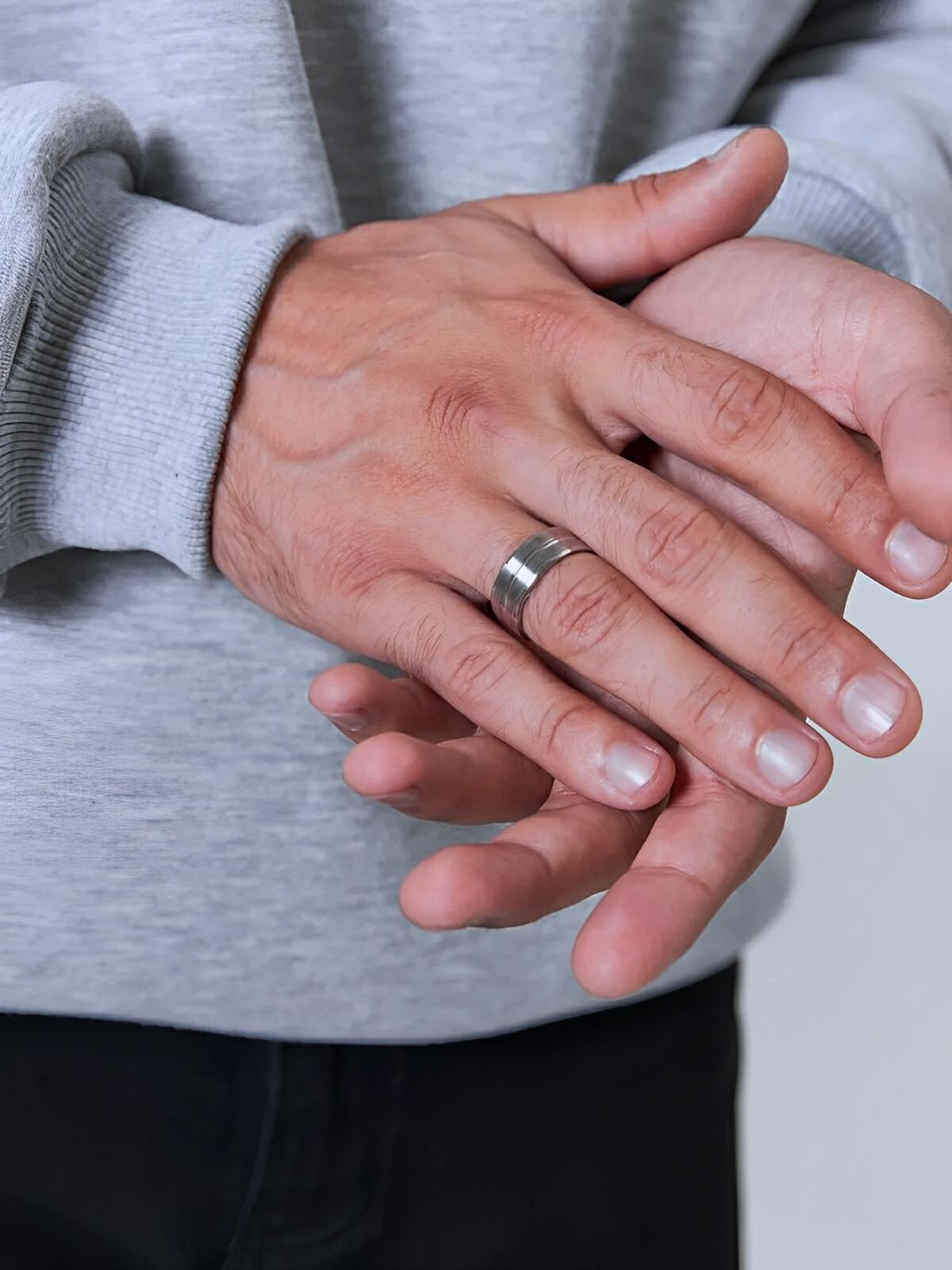 Bague homme en acier inoxydable, anneau moderne et raffiné, style masculin, modèle Ilyes - Bague - Argent XXS