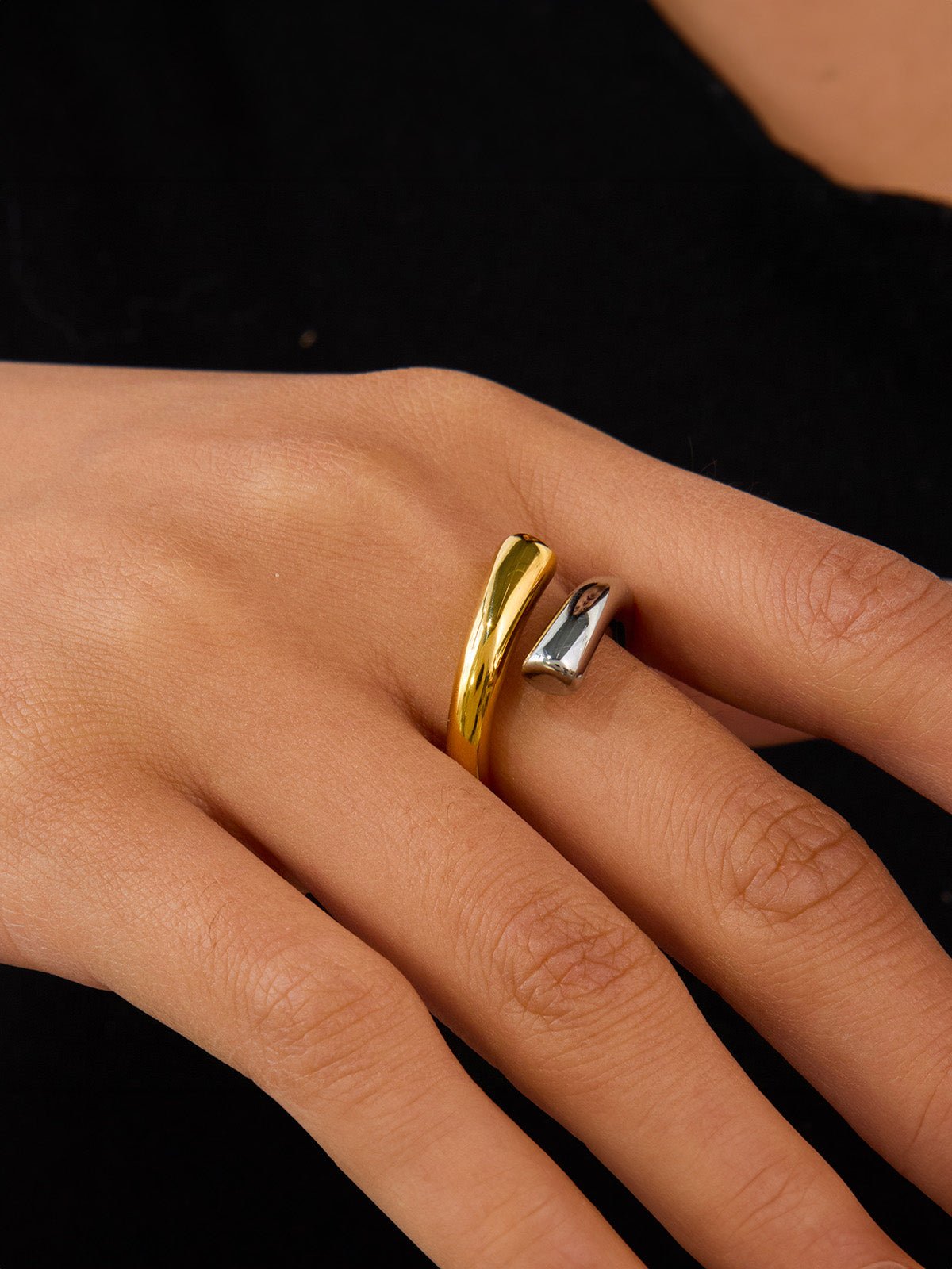 Bague ouverte, acier inoxydable, dorée et argentée, design asymétrique, croisée, modèle Kalina - Bague - Or et argent