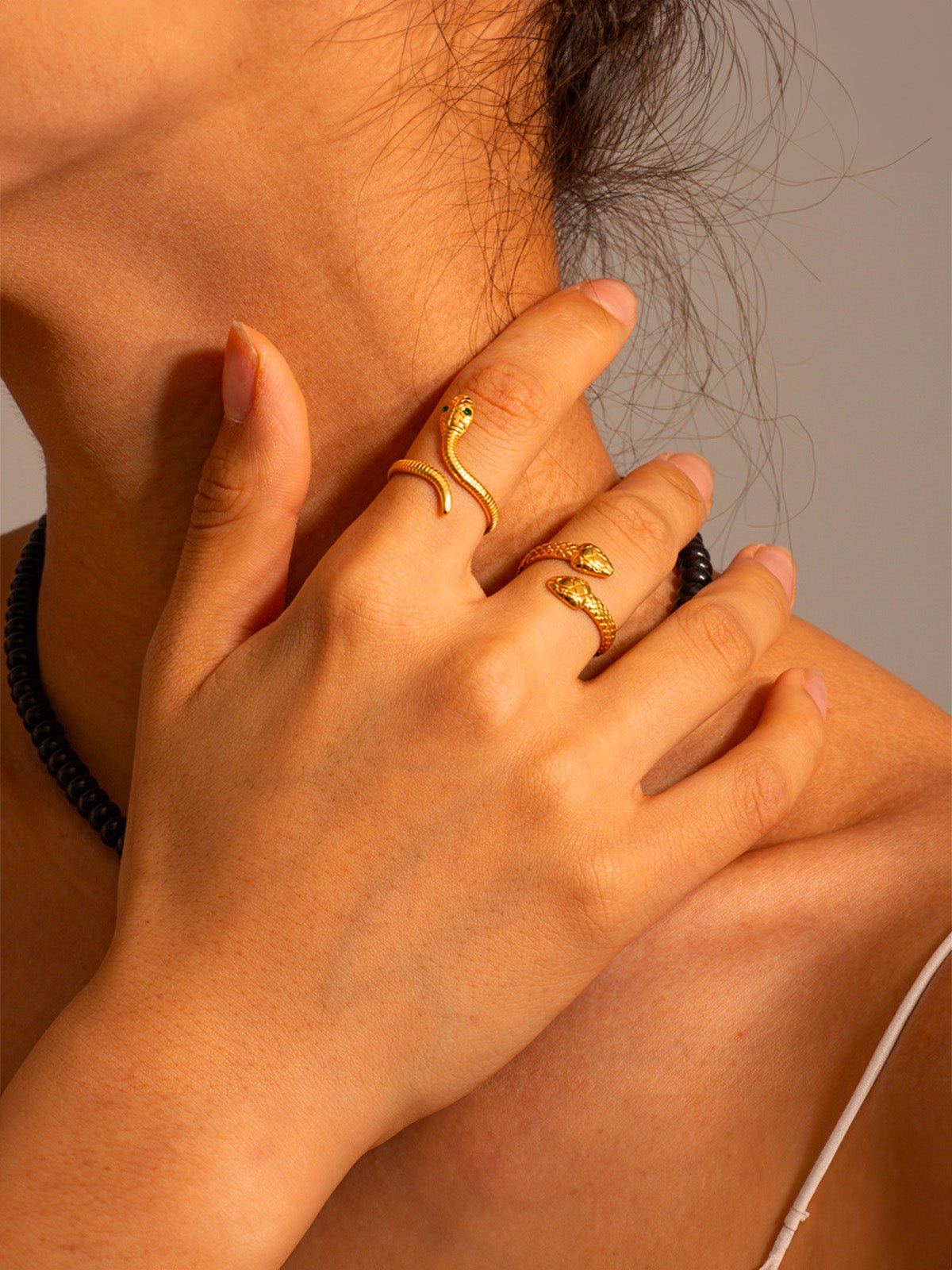 Bague serpent, bague ouverte, anneau ajustable, doré, yeux verts, modèle Dina - Bague - Or