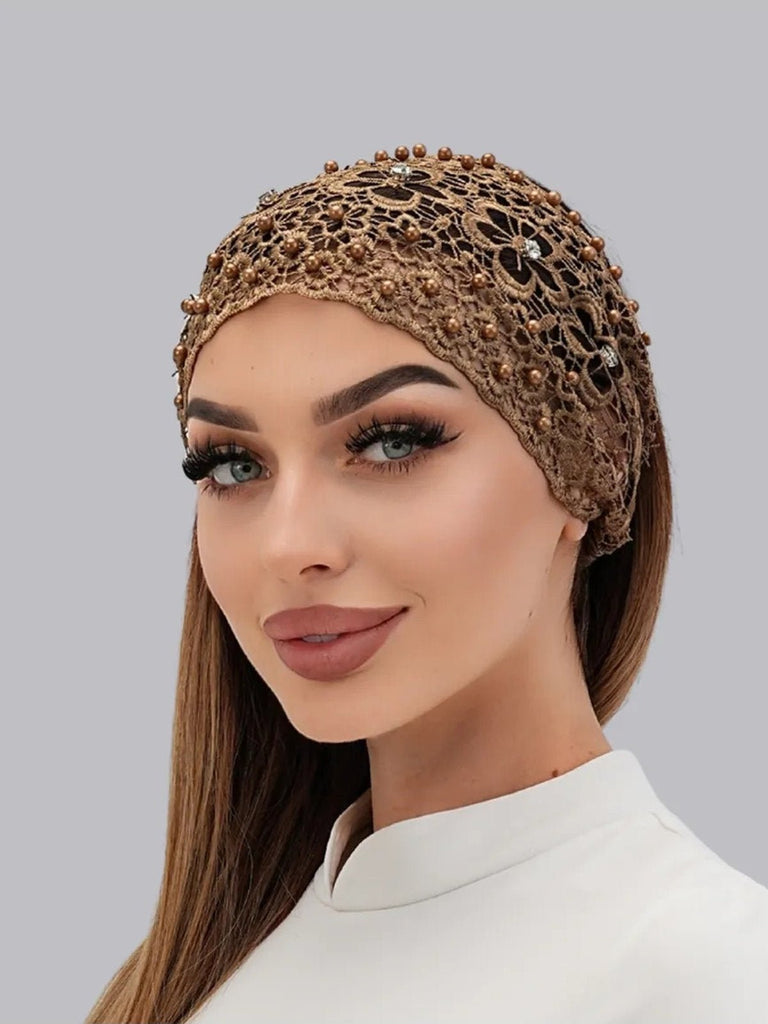 Bandeau dentelle perles, bandeau large élastique femme, serre - tête chic soirée, accessoire cheveux féminin, bandeau mode confortable, modèle Magesta - Bandeau pour cheveux - Marron