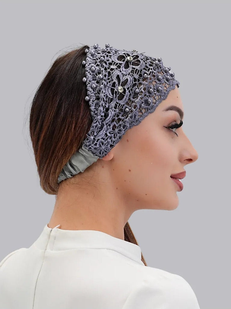 Bandeau dentelle perles, bandeau large élastique femme, serre - tête chic soirée, accessoire cheveux féminin, bandeau mode confortable, modèle Magesta - Bandeau pour cheveux - Gris